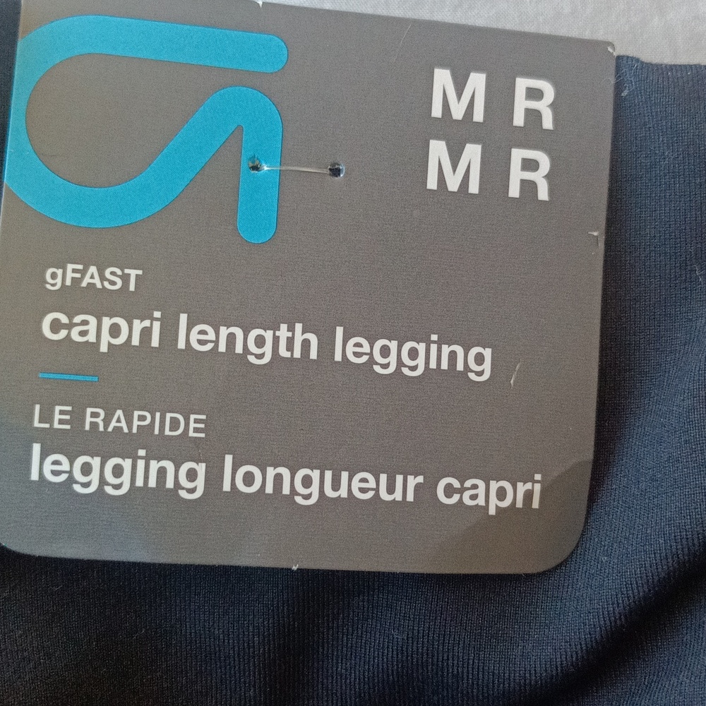 GapFit Mid Rise Capri - Picture 6 of 13